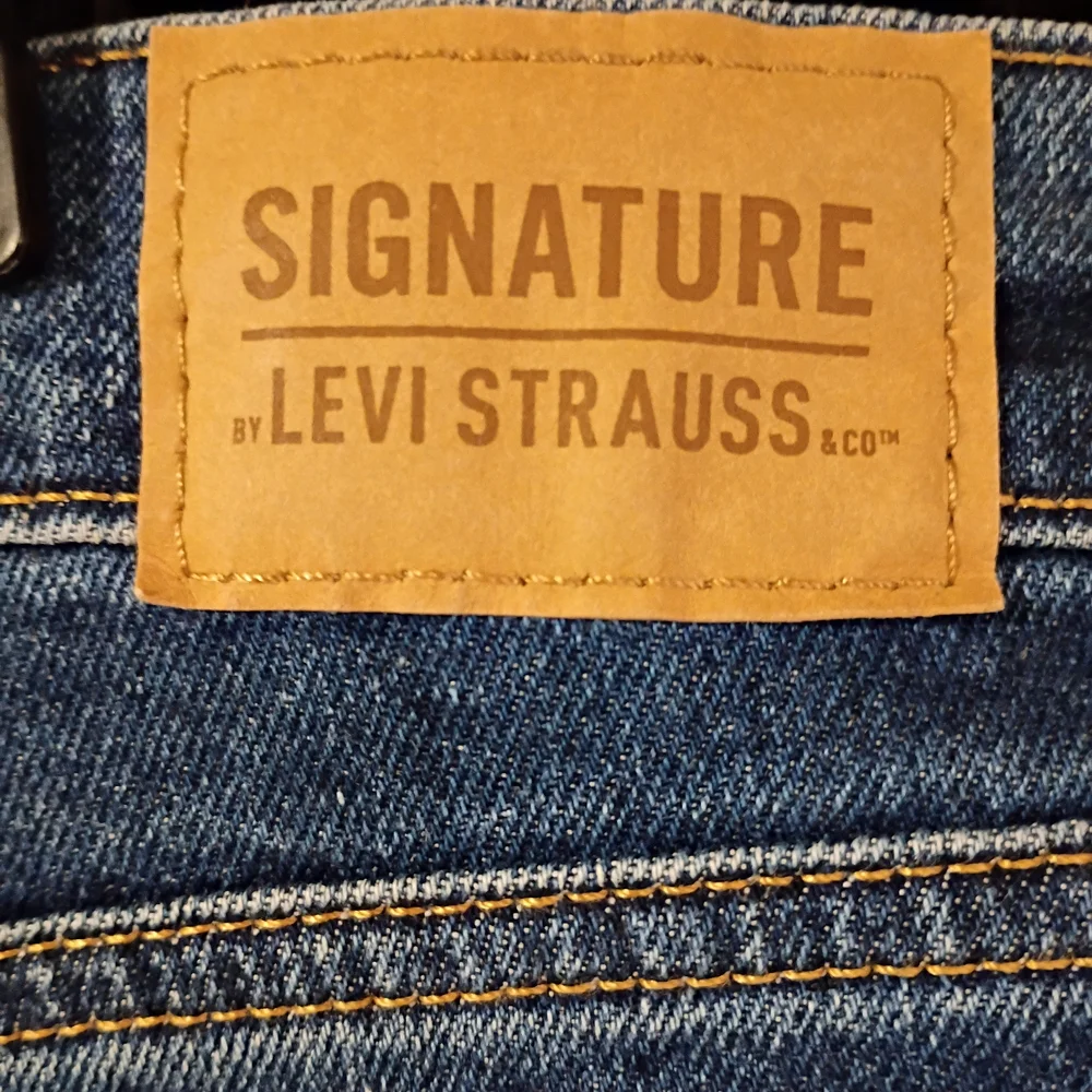 Signature Levi Strauss Jeans Womens 10 W30 Blue Mid Rise Boyfriend Cuffed Crop - Picture 8 of 10